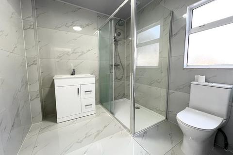 2 bedroom flat to rent, No Deposit Option, Ashgrove Road, Goodmayes, IG3