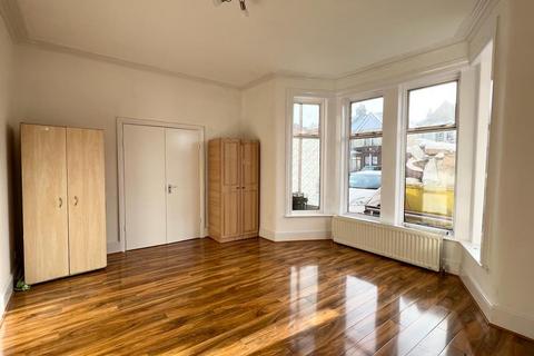 2 bedroom flat to rent, No Deposit Option, Ashgrove Road, Goodmayes, IG3