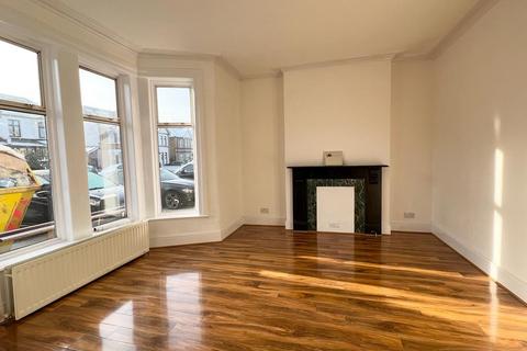 2 bedroom flat to rent, No Deposit Option, Ashgrove Road, Goodmayes, IG3