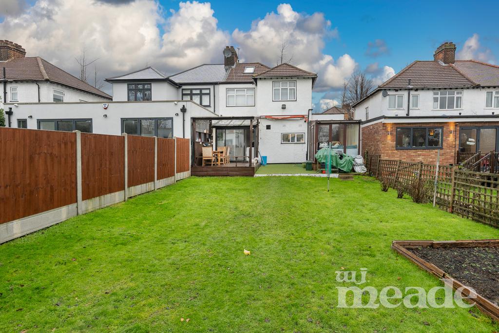 Dale View Crescent, Chingford, E4 3 bed semidetached house £730,000