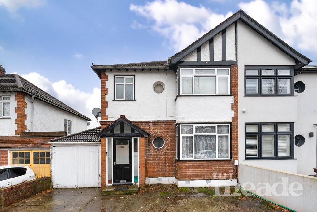 Dale View Crescent, Chingford, E4 3 bed semidetached house £730,000