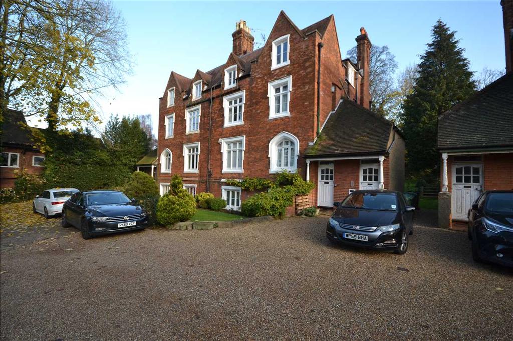 The Woodlands, Harrow on the Hill 2 bed apartment £1,750 pcm (£404 pw)