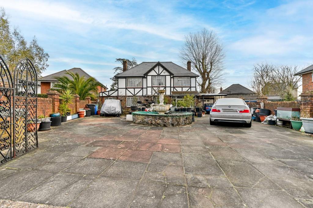 Lancaster Road, SE25, Norwood, London, SE25 4 bed detached house for