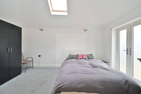 3 bedroom flat for sale - Dollis Hill Avenue, Dollis Hill, London, NW2