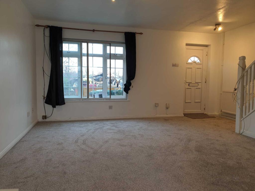Horton Road, Stanwell Moor 3 bed terraced house £1,600 pcm (£369 pw)