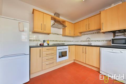 4 bedroom end of terrace house to rent, Major Close, Brighton