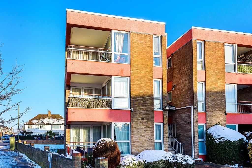 Avenue Court, Farm Avenue, NW2, NW2 3 bed flat for sale £400,000