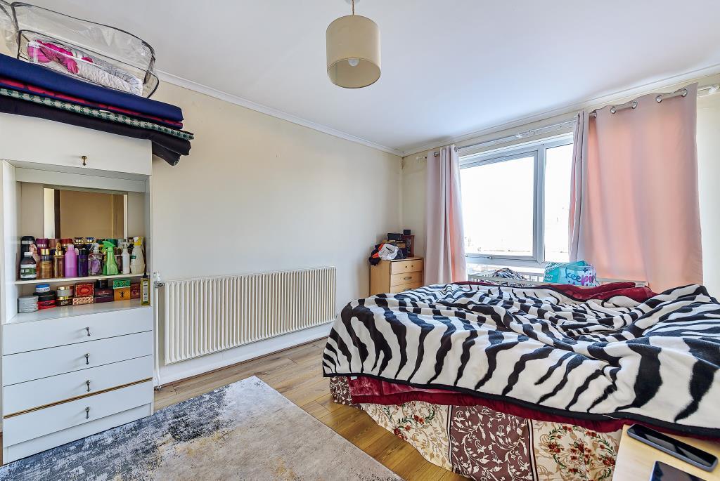 Avenue Court, Farm Avenue, NW2, NW2 3 bed flat for sale £400,000