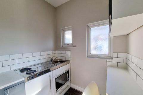 Studio to rent, Hampden Road, Turnpike Lane