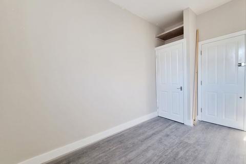 Studio to rent, Hampden Road, Turnpike Lane