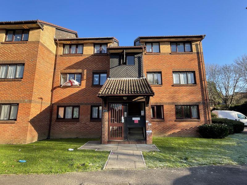 Pavilion Way, Edgware 2 bed flat for sale £300,000