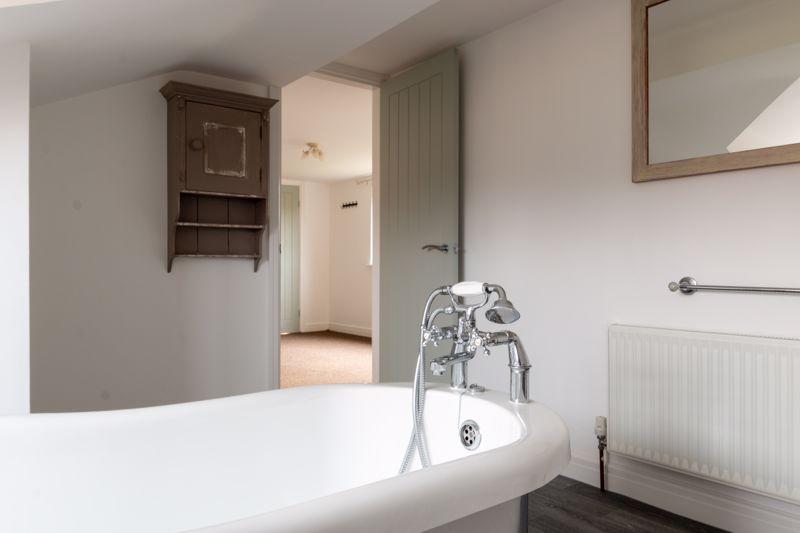 Feature bath