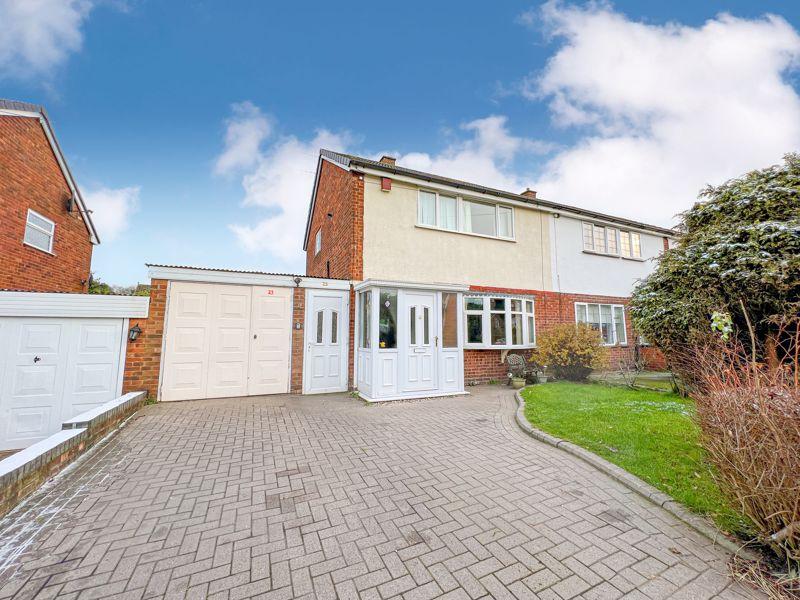 Larchwood Crescent, Streetly, Sutton Coldfield, B74 3RB 3 bed semi
