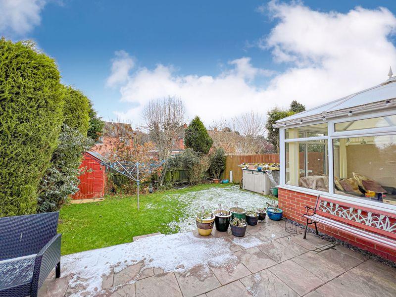 Larchwood Crescent, Streetly, Sutton... 3 bed semidetached house £