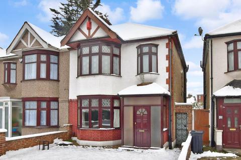137 Woodford Avenue, Ilford, IG2 6UY