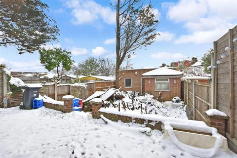 137 Woodford Avenue, Ilford, IG2 6UY