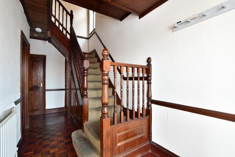 137 Woodford Avenue, Ilford, IG2 6UY