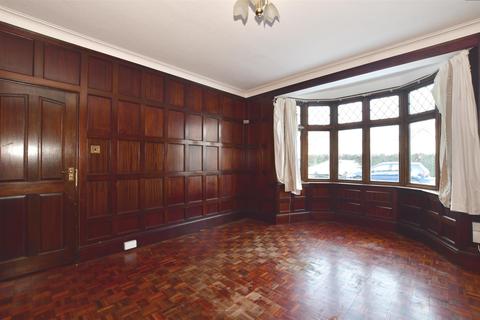 137 Woodford Avenue, Ilford, IG2 6UY