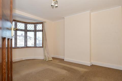 137 Woodford Avenue, Ilford, IG2 6UY