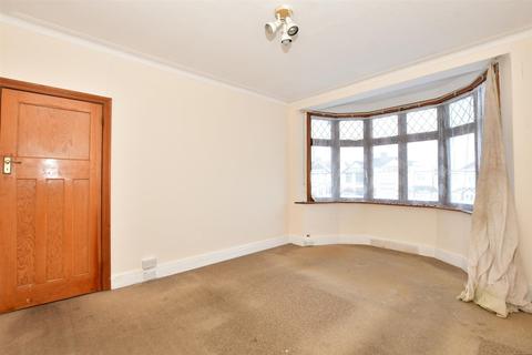 137 Woodford Avenue, Ilford, IG2 6UY