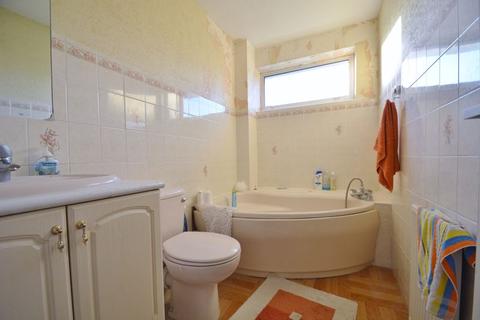 18 Chalgrove Road, Thame, OX9 3TF