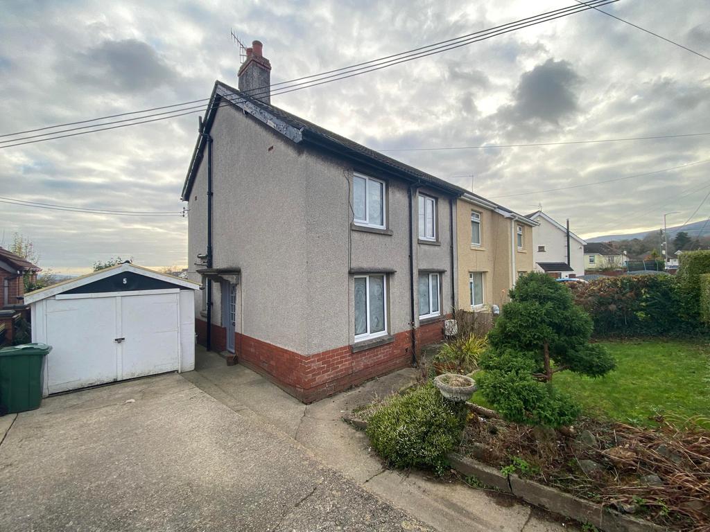 Parc Avenue, Pontnewydd, Cwmbran 3 bed semidetached house £1,100 pcm (£254 pw)