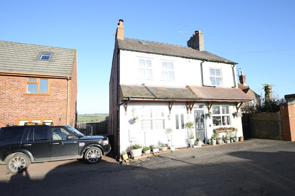 School Lane, Galley Common 2 bed semidetached house for sale £200,000