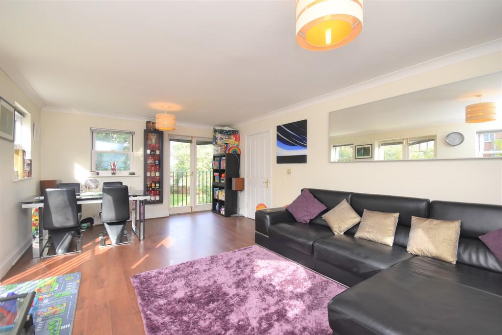 Belgrave Place, East Hill, Colchester 4 bed townhouse £1,750 pcm (£