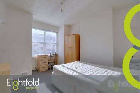 3 bedroom flat to rent, Totland Road, Brighton