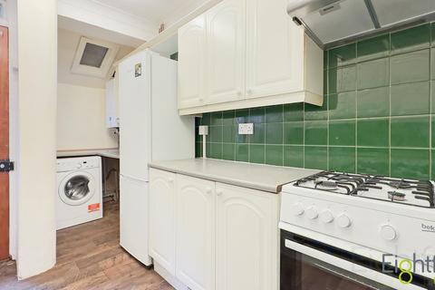 4 bedroom terraced house to rent, Coombe Road, Brighton