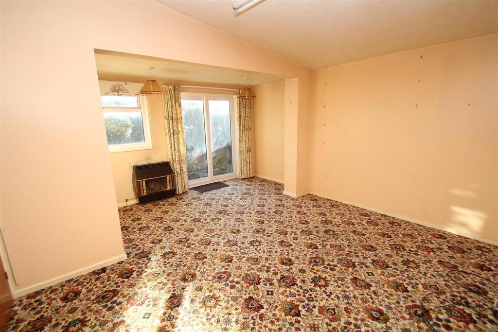 Merlin Way, Covingham, Swindon 2 bed semidetached bungalow for sale