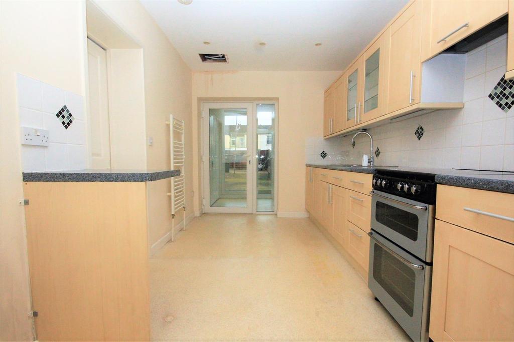 Wilmer Road, Eastleigh 3 bed end of terrace house £330,000