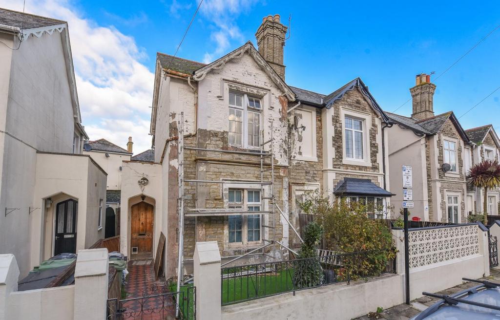 Simeon Street, Ryde 3 bed semidetached house £250,000