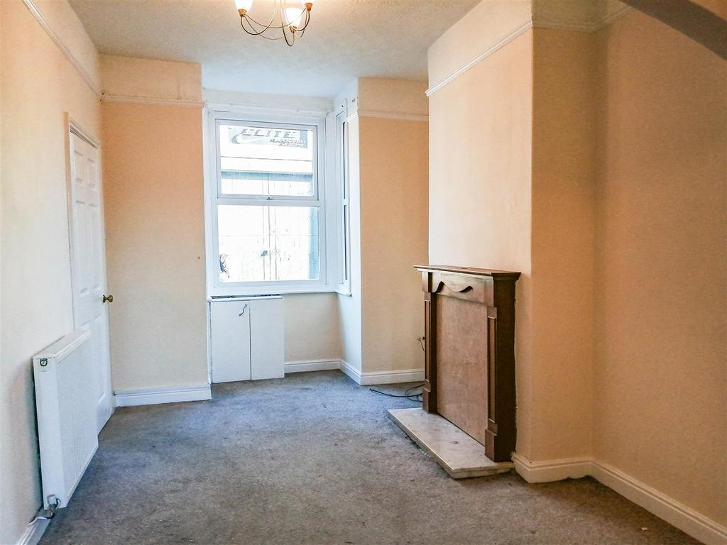 Oak Street, Oswestry 2 bed terraced house £625 pcm (£144 pw)