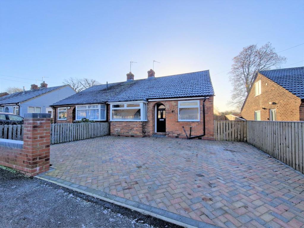 Maple Grove, York 2 bed semidetached bungalow £1,400 pcm (£323 pw)