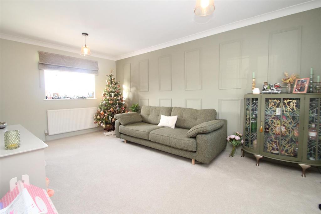 Chapel Street, Hemel Hempstead 3 bed house £1,500 pcm (£346 pw)