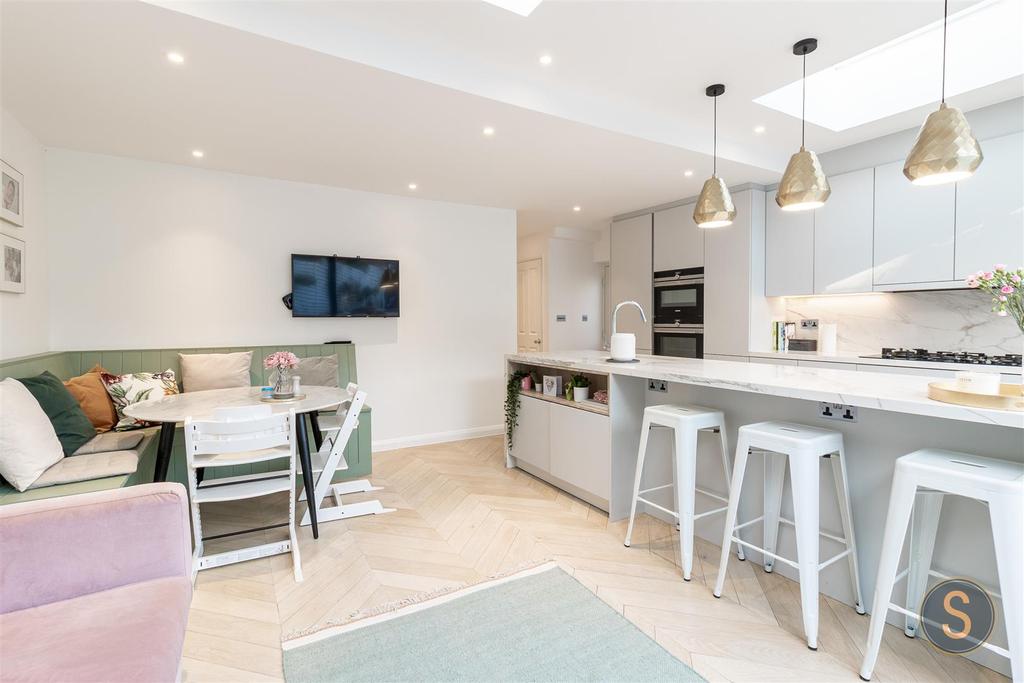 Woodlands Avenue, Berkhamsted 4 bed semidetached house £850,000