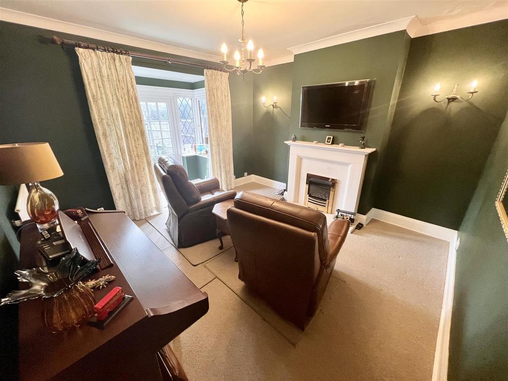 Sandgate Road, Hall Green, Birmingham 3 bed semidetached house £350,000
