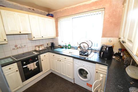 7 Heather Grove, Bradford, BD9 6NU