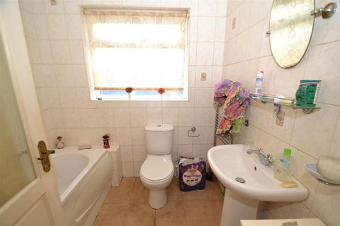 7 Heather Grove, Bradford, BD9 6NU