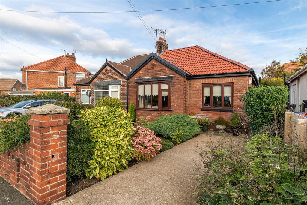Wheatall Drive, Whitburn, Sunderland 2 bed semidetached bungalow for sale £190,000