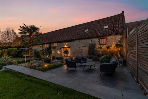 Long Barn, 3 Barn End, Empingham, Oakham, LE15 8PG