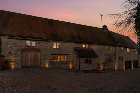 Long Barn, 3 Barn End, Empingham, Oakham, LE15 8PG