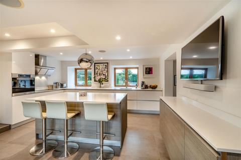 Long Barn, 3 Barn End, Empingham, Oakham, LE15 8PG
