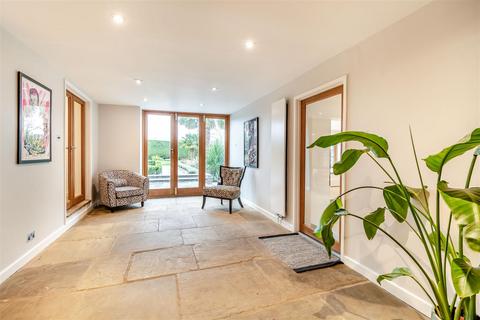 Long Barn, 3 Barn End, Empingham, Oakham, LE15 8PG