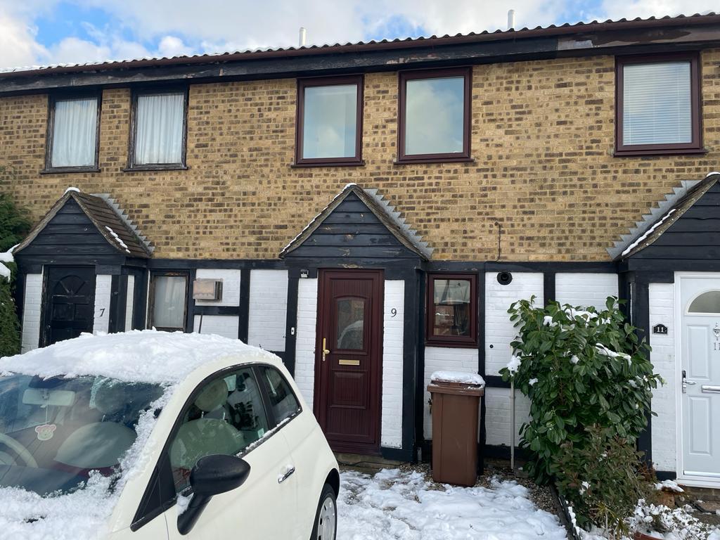 Lamplighters Close, Hempstead... 2 bed terraced house £1,000 pcm (£