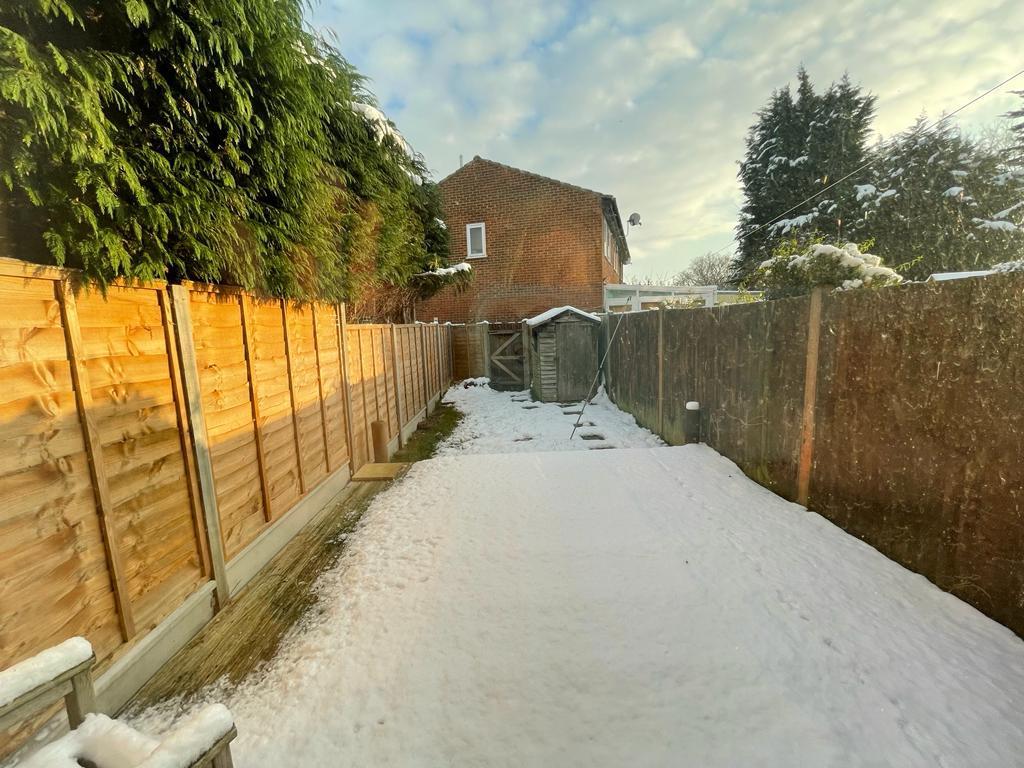 Lamplighters Close, Hempstead... 2 bed terraced house £1,000 pcm (£