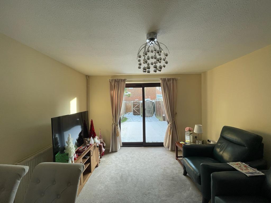 Lamplighters Close, Hempstead... 2 bed terraced house £1,200 pcm (£