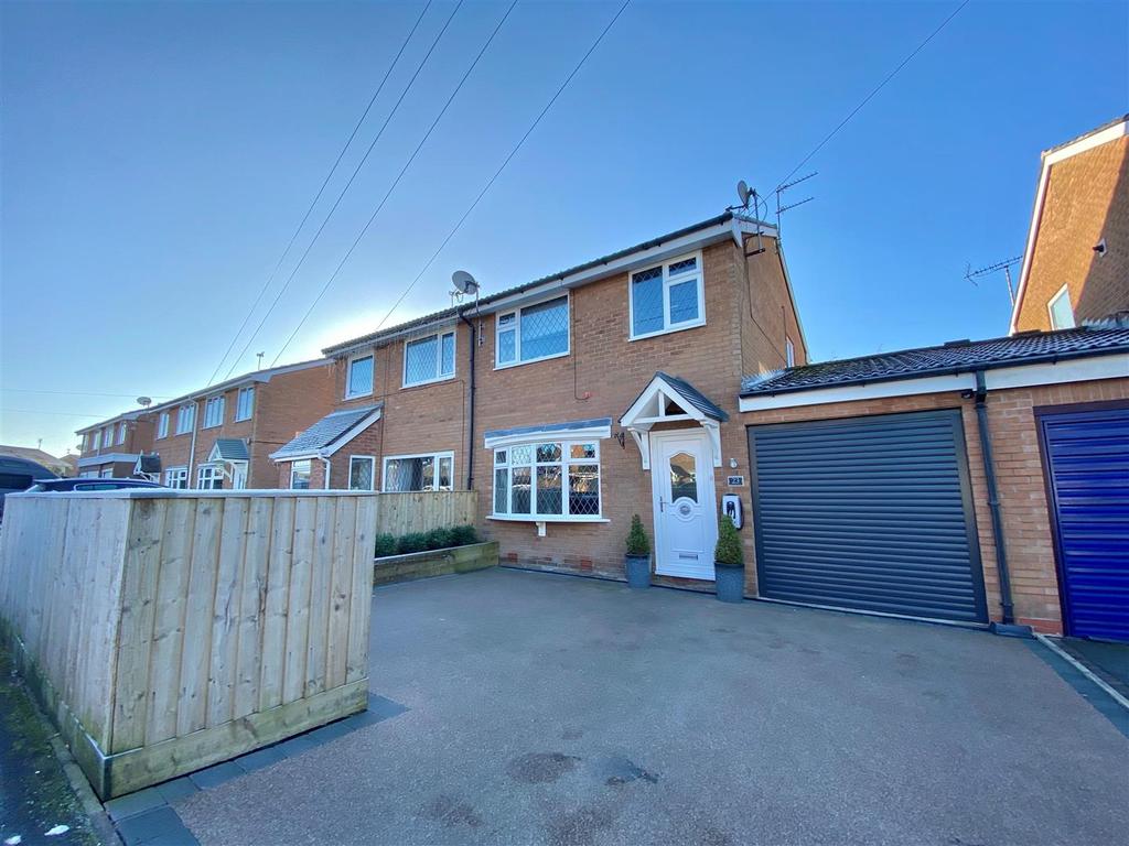 Langdale Close, Macclesfield 3 bed semidetached house £285,000