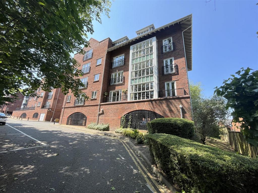 Station Road, Wilmslow 2 bed apartment for sale £272,000